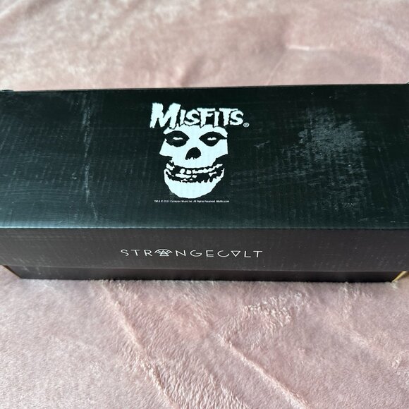 Strange Cvlt Women's 11 Misfits Horror Business Flip Flop Sandals Crimson Ghost - Picture 4 of 11